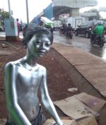 Manusia Silver: Berapa Penghasilannya? Cat Apa yang Digunakan?