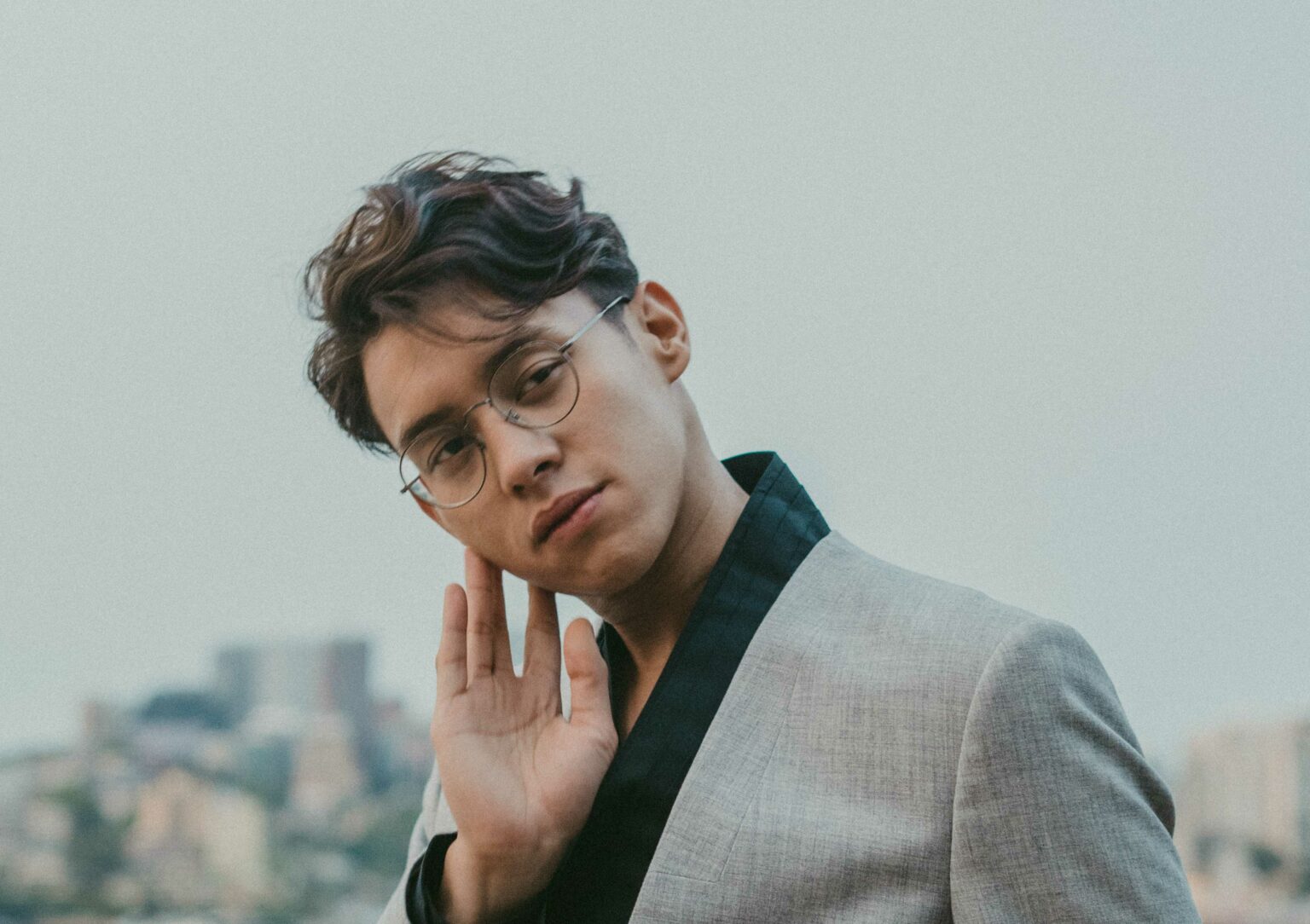 ardhito pramono akan hadirkan konser online untuk hibur pendengarnya ardhito pramono akan hadirkan konser online untuk hibur pendengarnya