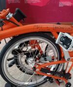 Sepeda Brompton Dilelang Palang Merah Indonesia, Tembus Harga Fantastis Karena Hal Ini (Instagram @palangmerah_indonesia)