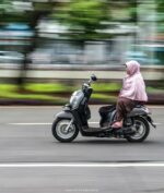 Emak-Emak Naik Motor Belok Mendadak Jadi Penyebab Tabrakan Bruntun Truk Brimob!