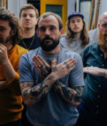 IDLES Rilis Video Musik yang Disutradarai Michel Gondry