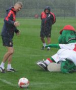 Gunnersaurus Maskot Arsenal Kena PHK, Apa Alasannya?