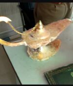 Beli Lampu 'Jin' Aladdin, Dokter Ini Malah Bernasib Buruk!