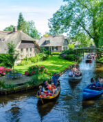 Inilah Desa Terbersih di Dunia, Bebas Sampah dan Tanpa Jalan Raya (Via: privatetaxitours.amsterdam)