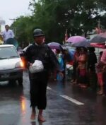 Dapat 14 Miliar, Nenek Ini Lakukan Hal Tidak Biasa! Apa Itu?