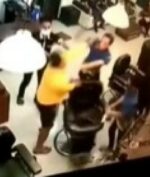 Tukang Cukur Dipukul Oleh Pelanggan Mendadak Viral! Apa Alasannya?