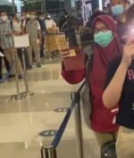 Antrian Swab Test Bandara Soetta Membludak!
