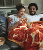 Pizza Hut Rilis Selimut Bermotif Pizza, Lucu Deh!