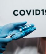 Vaksin Covid-19: Warga yang Sudah Divaksin Bebas Pergi Tanpa PCR
