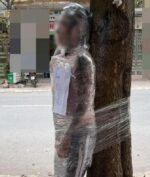 Bikin Tato Tapi Nggak Bayar, Pria Ini Diikat Ke Pohon