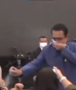 Semprot Disinfektan Ke Arah Wartawan, PM Thailand Viral! Apa Alasannya?