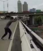 Parkour di Flyover Kemayoran