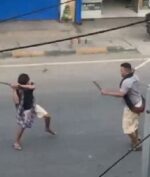 Ngabuburit Next Level : Dua Pria Berduel Samurai vs Parang di Jalan Raya!