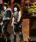 Netflix Bakal Bikin Biopik untuk KISS 'Shout It Out Loud'