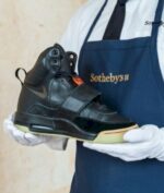 Sneakers Nike Air Yeezy Milik Kanye Berhasil Pecahkan Rekor Jadi Sepatu Termahal