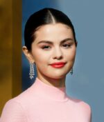 Selena Gomez Gebrak Soal Kesehatan Mental Bareng Rare Beauty-nya!