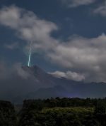 Meteor Jatuh di Puncak Gunung Merapi, Ini Penjelasan dari LAPAN dan BPPTKG