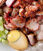 Nasi Akwang, Sensasi Topping Daging Babi dengan Saus Gurih!