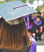Kampus Wuhan Gelar Wisuda Akbar Tanpa Masker