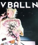 Konser Gaduh, Billie Eilish Kecam Security Langsung dari Panggung: "Yang Bener Aja!"