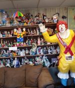Ribuan Boneka Badut Jadi Alasan Hotel Ini Mendapat Predikat Penginapan Paling Berhantu!