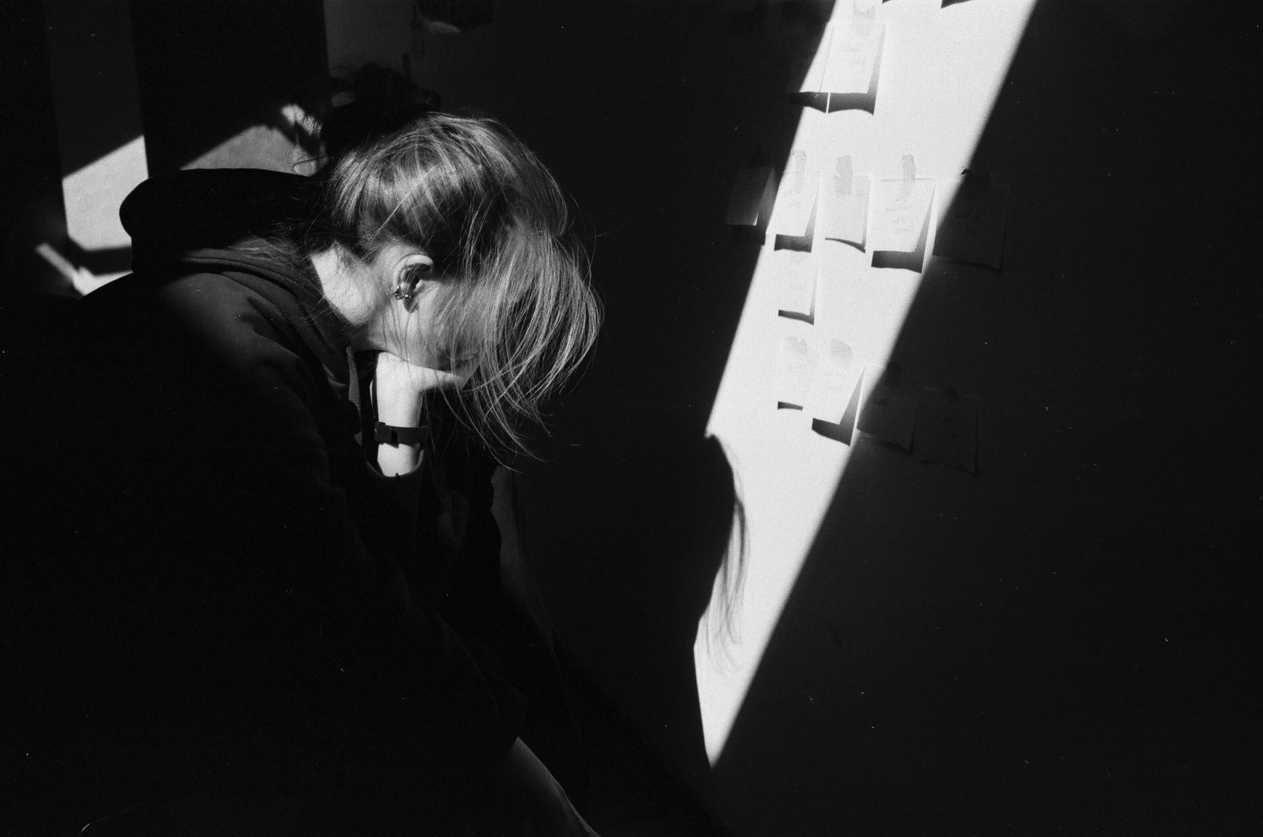 Survei Nunjukin Kalo Kesepian Jadi Fenomena yang Biasa di Tempat Kerja